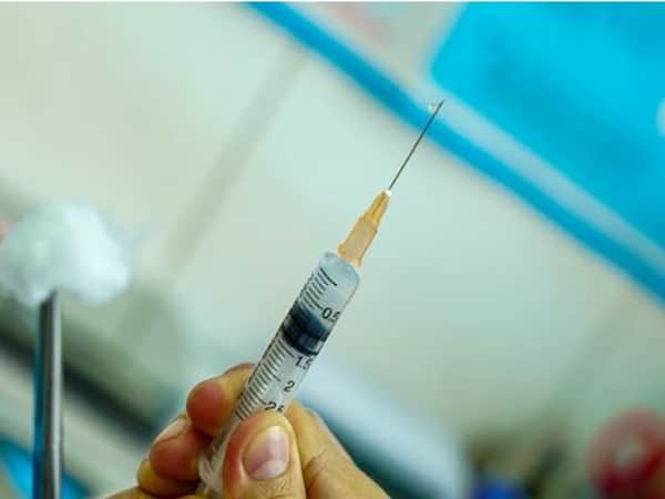 Mơ thấy kim tiêm đánh con gì?