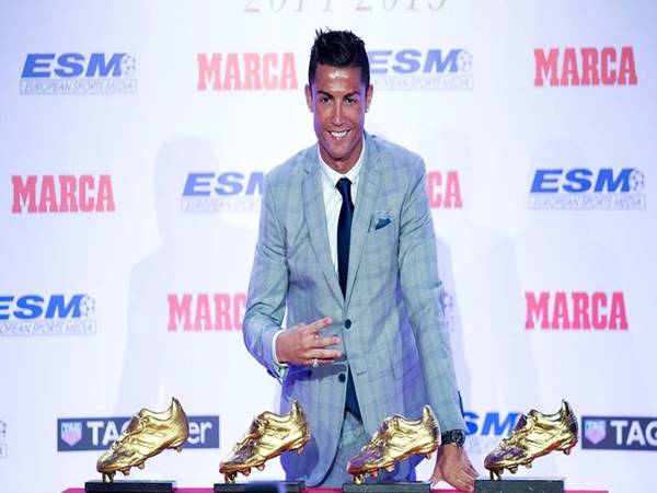 Ronaldo có bao nhiêu chiếc giày vàng? những kỷ lục ấn tượng của CR7