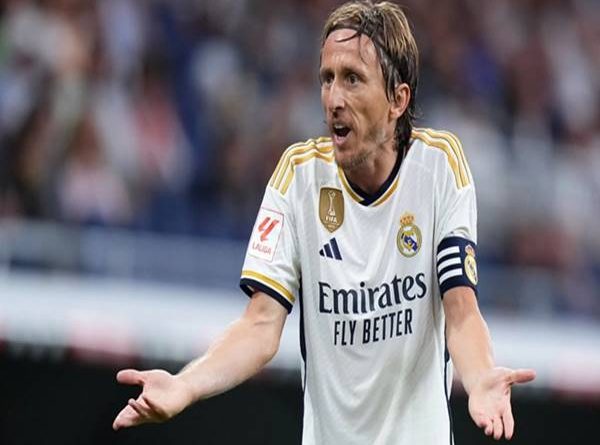 Tin Real 4/4: Luka Modric sẵn sàng ở lại thêm một mùa giải