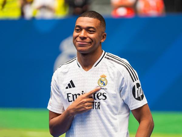 Mbappe bao nhiêu tuổi hiện nay?