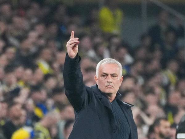 Những lần Jose Mourinho khuấy đảo thế giới bóng đá vì scandal