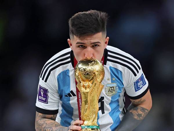 Bộ sưu tập danh hiệu đồ sộ của Enzo Fernandez