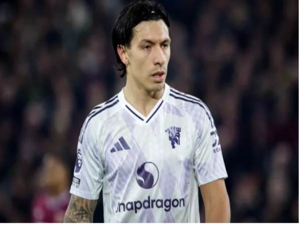 Tin MU: Lisandro Martinez khó ra sân trận gặp Aston Villa